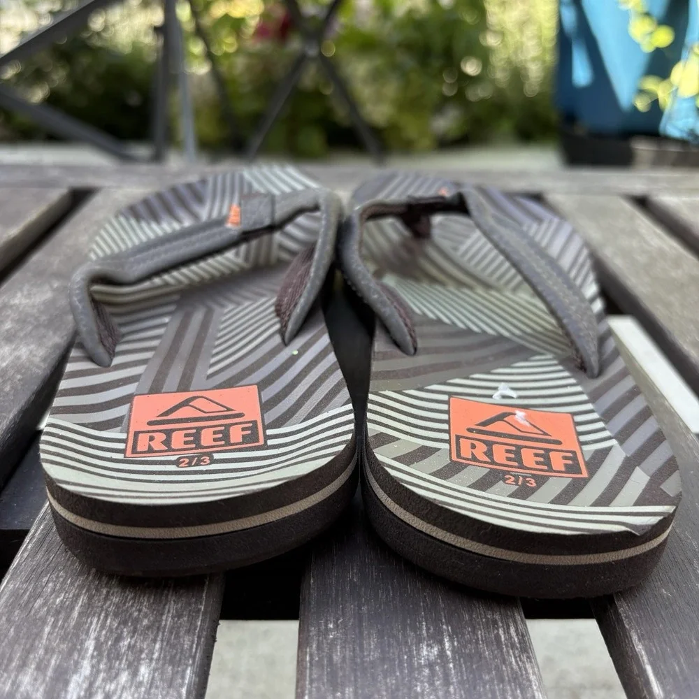 Reef Kids 2/3 Brown Little Ahi Flip Flops Surf Beach Geometric Foam Rubber